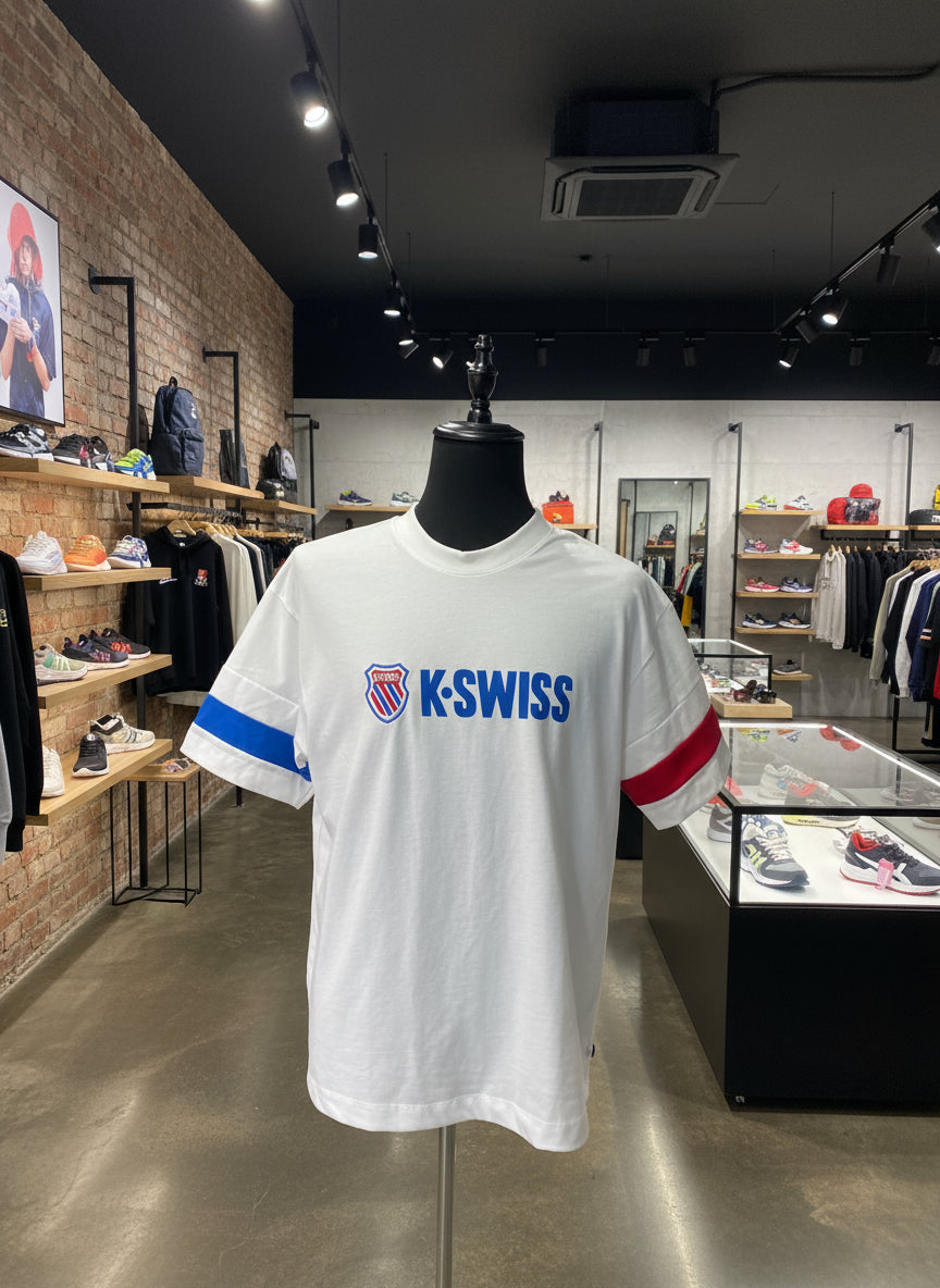 Playera K-Swiss OVERSIZE "Heritage Stripes" Blanca - Un Clásico Deportivo con Estilo