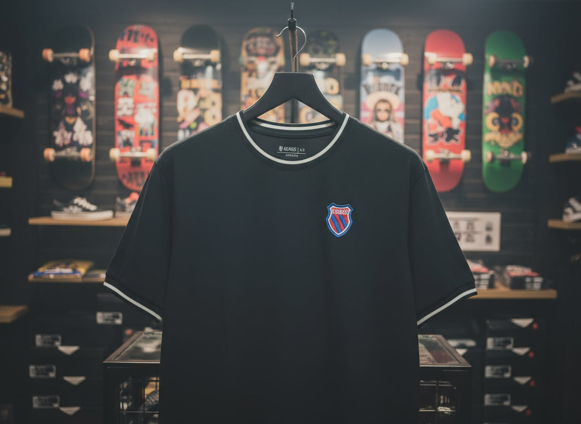 Playera K-Swiss OVERSIZE Clásica Negra con Ribetes Blancos - Elegancia Deportiva y Atemporal